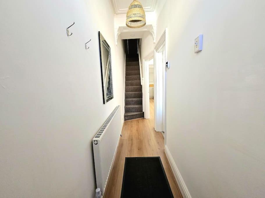 Villa Entire House, Waterloo, Free Street Parking Exterior foto