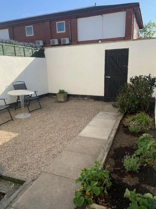 Villa Entire House, Waterloo, Free Street Parking Exterior foto
